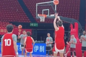 今晚热身赛对阵尼日利亚 中国女篮上午在练习移动中接球投三分