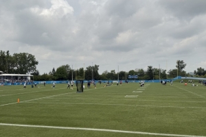 这对吗？活塞官推官号私用：在这没人知道我是活塞社媒管理员